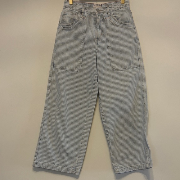 FREE PEOPLE WE THR FREE PIPER MID RISE CROPPED JEANS- size 25 - Picture 2 of 6